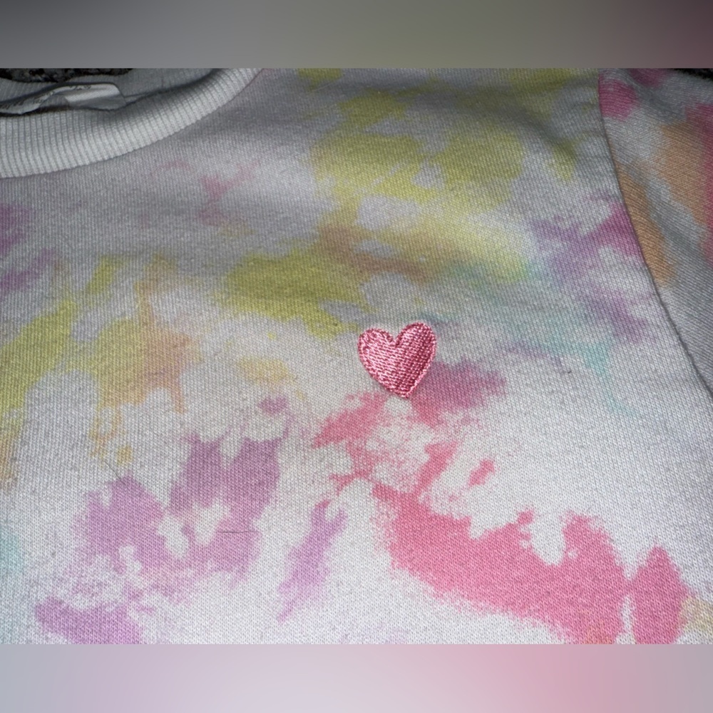 H&M tie dye sweatshirt with heart - Picture 2 of 4